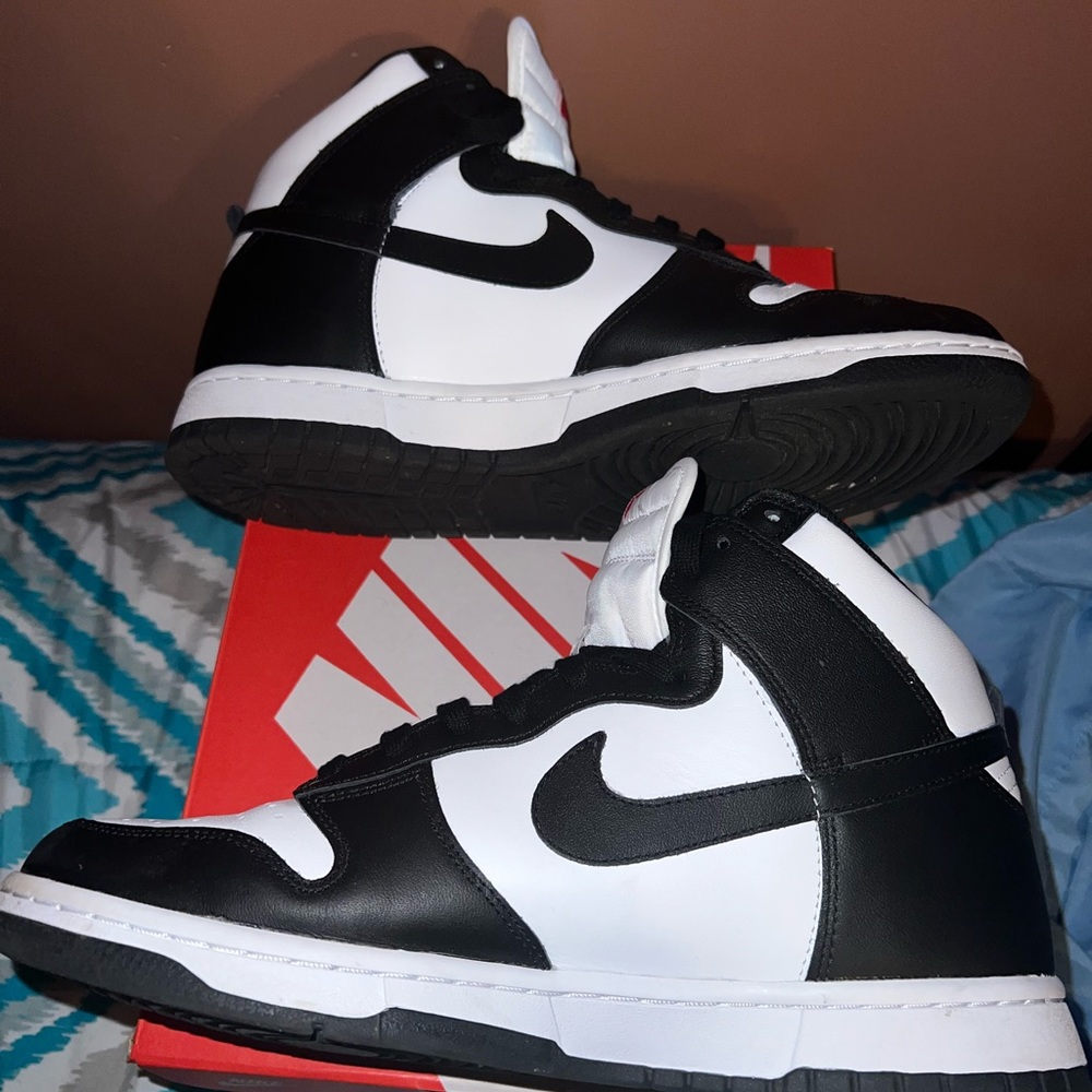 WOMANS NIKE DUNK HIGH SZ 11